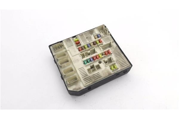 Recambio de módulo electrónico para renault megane iii berlina 5p 1.5 expression referencia OEM IAM 284B60008R  