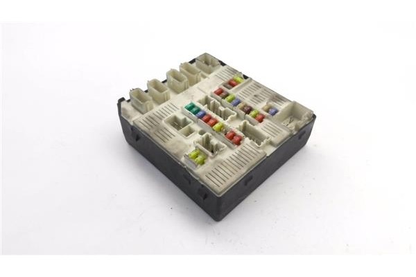 Recambio de módulo electrónico para renault megane iii berlina 5p 1.5 expression referencia OEM IAM 284B60008R  