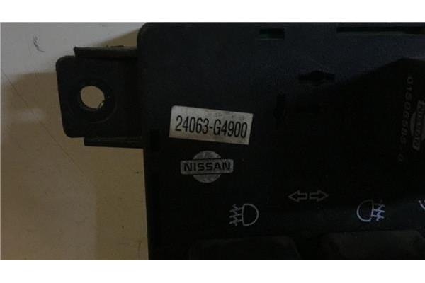 Recambio de caja fusibles/rele para nissan trade 2.0 d referencia OEM IAM 2406364900  