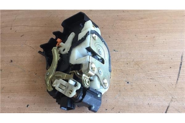 Recambio de cierre electromagnetico trasero derecho para mitsubishi colt cz3 berl. 5 (z30a) 1.3 atlantis referencia OEM IAM   