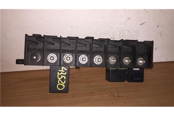 Recambio de caja fusibles/rele para audi a4 berlina (8e) 1.8 t referencia OEM IAM 4A0941822 896046 