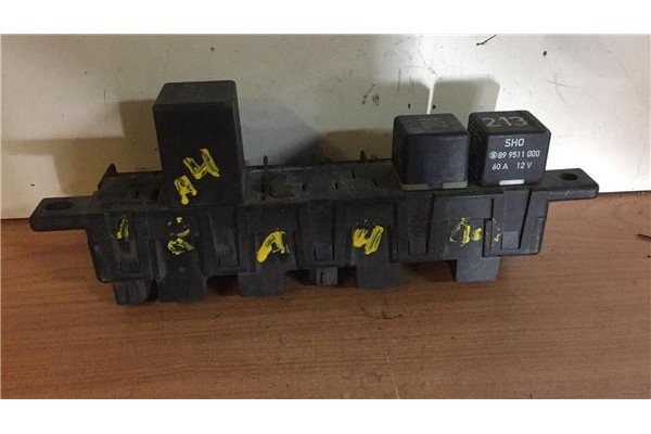Recambio de caja fusibles/rele para audi a4 berlina (8e) 1.8 t referencia OEM IAM 4A0941822 896046 