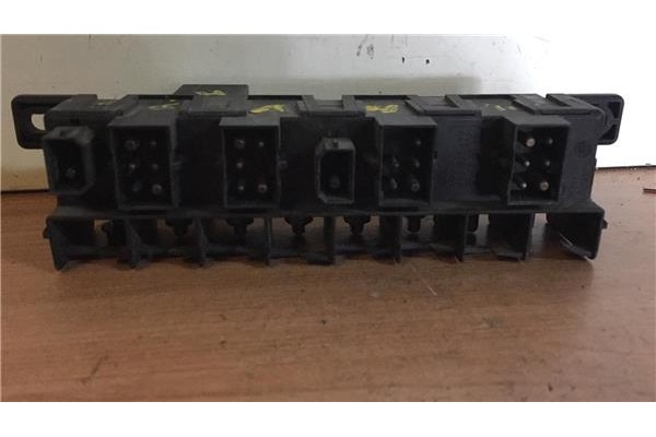 Recambio de caja fusibles/rele para audi a4 berlina (8e) 1.8 t referencia OEM IAM 4A0941822 896046 