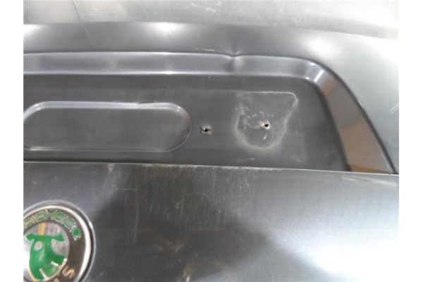 Recambio de porton trasero para skoda octavia berlina (1z3) 2.0 tdi 16v referencia OEM IAM 1Z5827025  