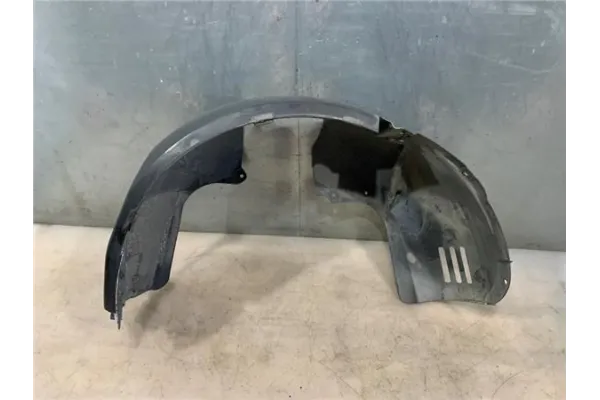 Recambio de protector pase rueda delantero derecho para ford fiesta vi 1.25 referencia OEM IAM 1868568  