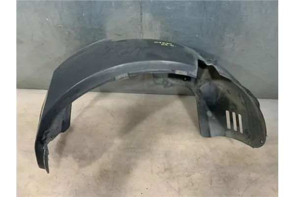 Recambio de protector pase rueda delantero derecho para ford fiesta vi 1.25 referencia OEM IAM 1868568  