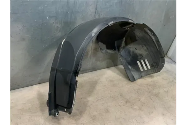 Recambio de protector pase rueda delantero derecho para ford fiesta vi 1.25 referencia OEM IAM 1868568  