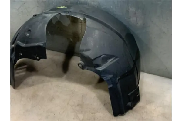 Recambio de protector pase rueda delantero derecho para ford fiesta vi 1.25 referencia OEM IAM 1868568  
