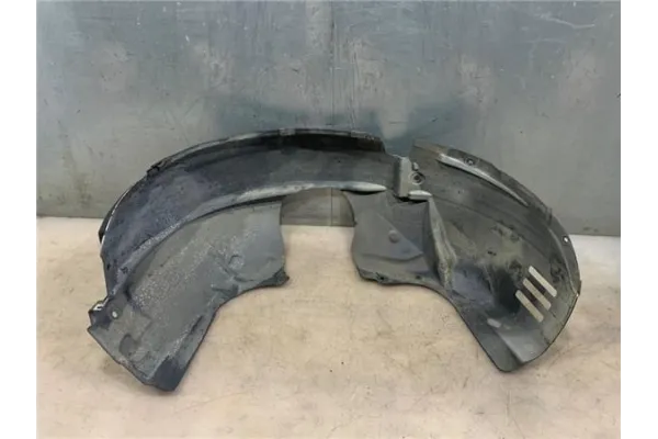 Recambio de protector pase rueda delantero derecho para ford fiesta vi 1.25 referencia OEM IAM 1868568  