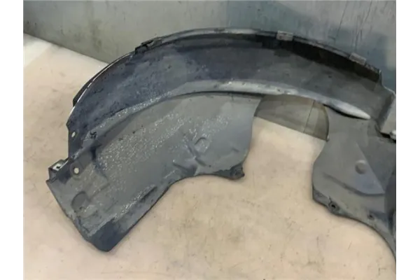 Recambio de protector pase rueda delantero derecho para ford fiesta vi 1.25 referencia OEM IAM 1868568  
