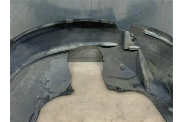 Recambio de protector pase rueda delantero derecho para ford fiesta vi 1.25 referencia OEM IAM 1868568  