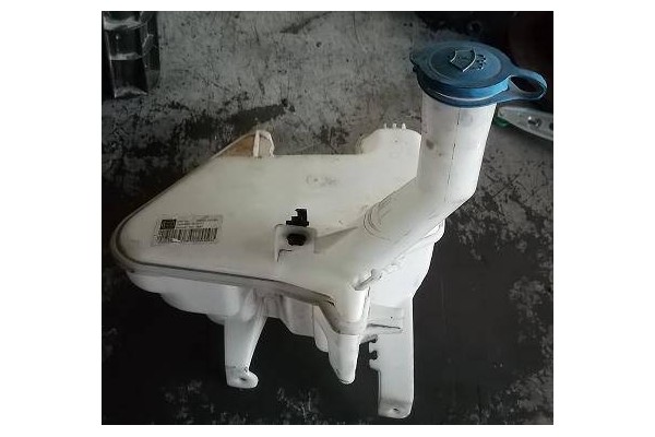 Recambio de deposito limpiaparabrisas para toyota yaris (ksp9/scp9/nlp9) 1.3 vvt-i referencia OEM IAM 853150D060  