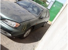 nissan primera berlina (p11) del año 2000