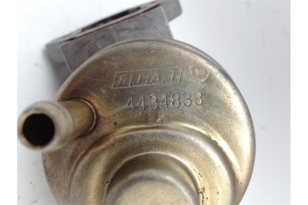 Recambio de bomba combustible para fiat regata berlina 1.3 70 es referencia OEM IAM 4434833  