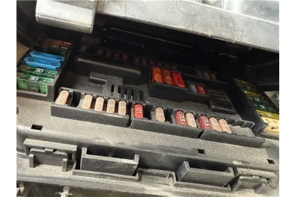 Recambio de caja fusibles/rele para bmw serie 1 berlina 5p (f20) 2.0 116d referencia OEM IAM 61149224866  