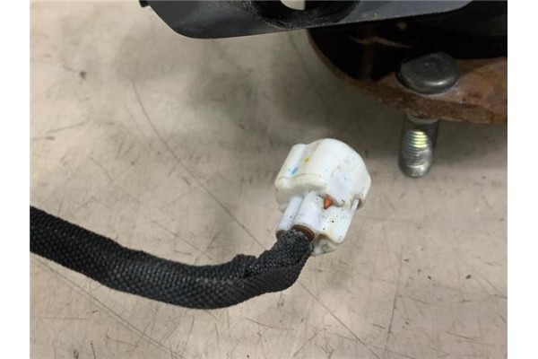 Recambio de mangueta delantero derecha para mitsubishi space star (a00) 1.2 motion referencia OEM IAM 3870A116  
