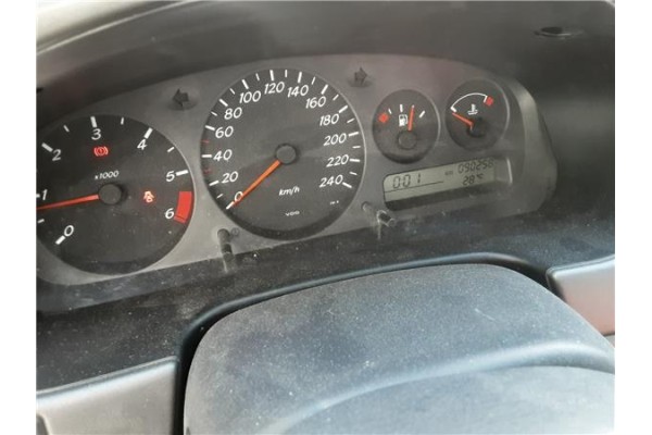 nissan primera berlina (p11) del año 2000
