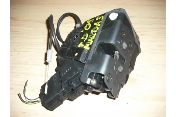 Recambio de cierre electromagnetico trasero derecho para mazda 3 berlina (bk) 1.6 cd active+ xcite referencia OEM IAM BP4K72310B
