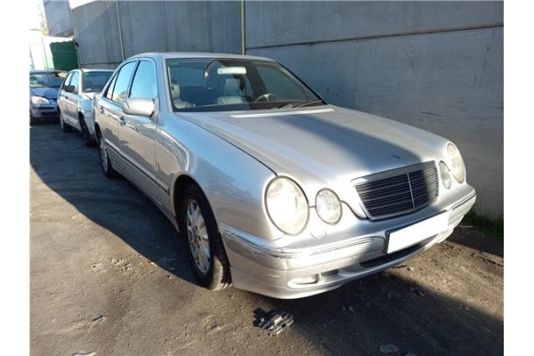 MERCEDES-BENZ CLASE E (BM 210) BERLINA