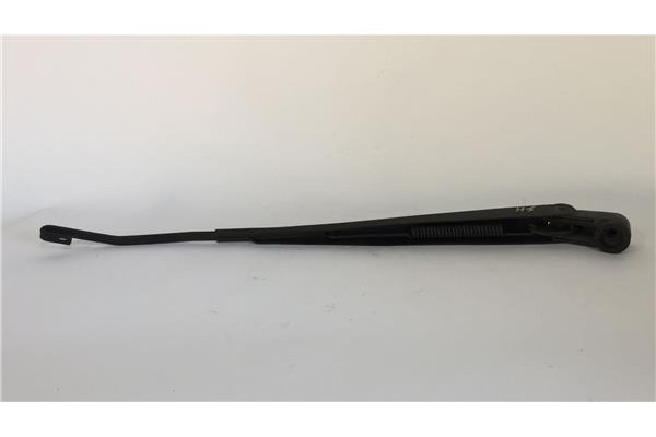 Recambio de brazo limpiaparabrisas trasero para hyundai h-1 starex 2.5 crdi referencia OEM IAM 988104A001  