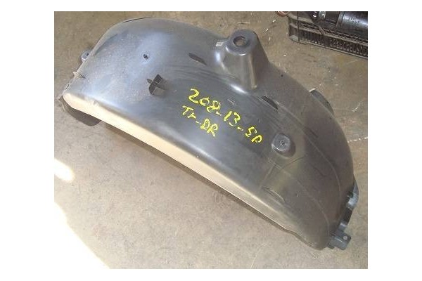 Recambio de protector pase rueda trasero derecho para peugeot 208 1.2 access [1,2 ltr. - 60 kw 12v vti] referencia OEM IAM   