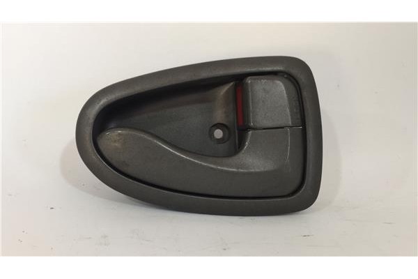 Recambio de manilla int. puerta delantero derecha para hyundai accent sedán (lc) 1.3 referencia OEM IAM 826202500  