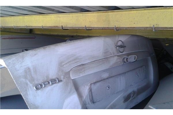 Recambio de tapa maletero para opel vectra b berlina 1.6 edition 2000 referencia OEM IAM 90463701  