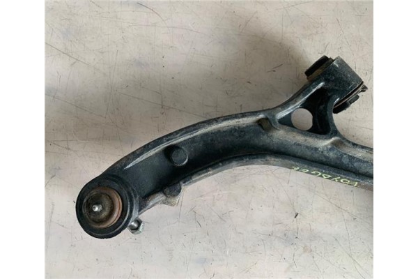 Recambio de brazo inferior delantero derecho para chrysler voyager (rg) 2.5 crd referencia OEM IAM 4766542AA 730CC07 