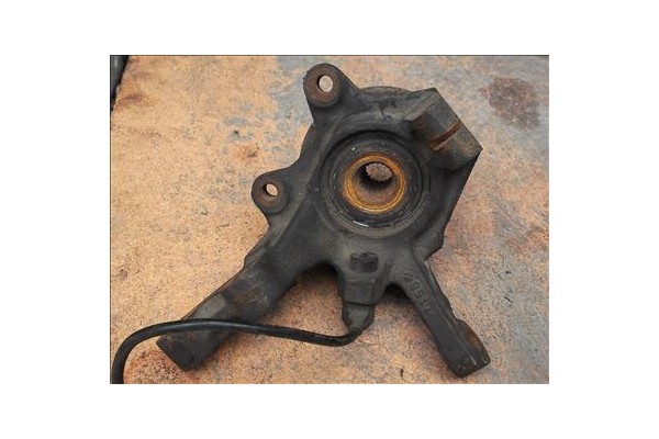 Recambio de mangueta delantero izquierda para renault clio ii fase i (b/cb0) 1.9 dti (b/cb0u) referencia OEM IAM   