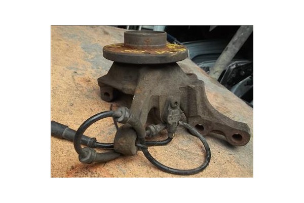 Recambio de mangueta delantero izquierda para renault megane i (ba0/1_) 1.9 dci (ba05, ba1f) referencia OEM IAM   