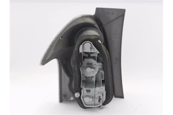 Recambio de piloto trasero derecho para toyota corolla verso (r1) 2.2 d-4d referencia OEM IAM 815510F020  