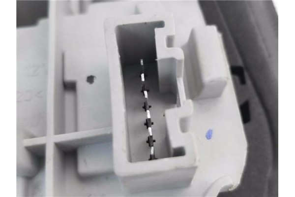 Recambio de piloto trasero derecho para toyota corolla verso (r1) 2.2 d-4d referencia OEM IAM 815510F020  