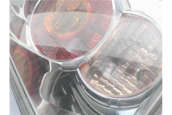 Recambio de piloto trasero derecho para toyota corolla verso (r1) 2.2 d-4d referencia OEM IAM 815510F020  