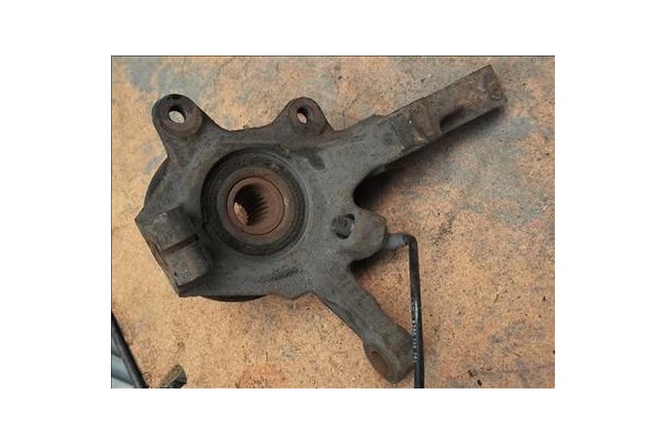 Recambio de mangueta delantero derecha para renault clio ii fase i (b/cb0) 1.2 16v (b/cb05) referencia OEM IAM   