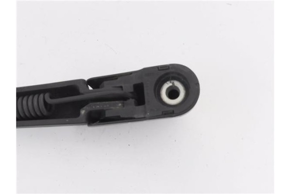 Recambio de brazo limpiaparabrisas trasero para suzuki swift iii (sg) 1.3 ddis referencia OEM IAM 3882163J00  
