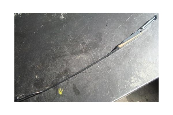 Recambio de brazo limpiaparabrisas delantero para opel combo furgón/ranchera familiar 1.3 cdti 16v referencia OEM IAM   