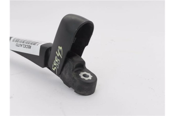 Recambio de brazo limpiaparabrisas trasero para suzuki swift iii (sg) 1.3 ddis referencia OEM IAM 3882163J00  