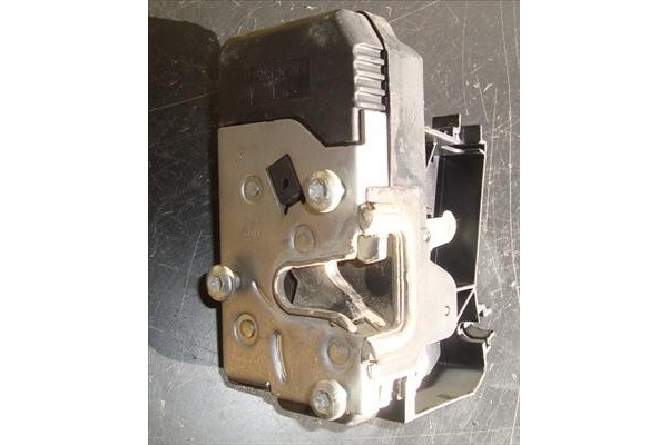Recambio de cierre electromagnetico trasero izquierdo para renault trafic ii furgón (fl) 1.9 dci 100 (fl0c) referencia OEM IAM  