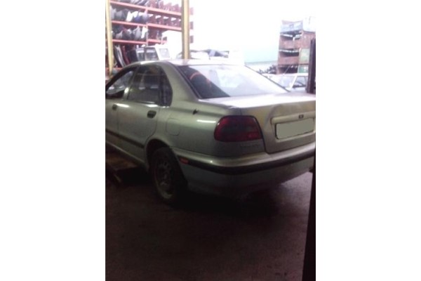 volvo s40 berlina del año 1997