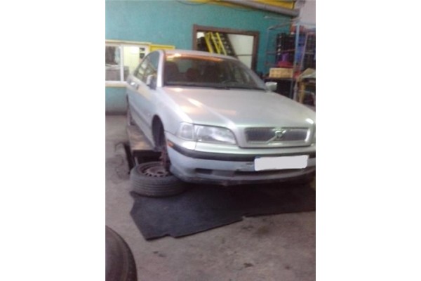 volvo s40 berlina del año 1997