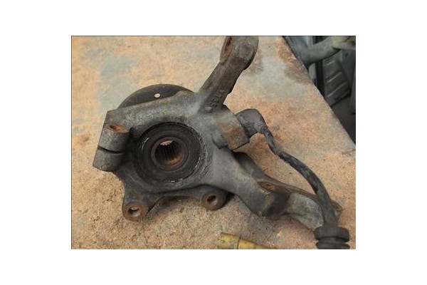 Recambio de mangueta delantero izquierda para renault clio ii fase i (b/cb0) 1.5 dci (b/cb03) referencia OEM IAM   