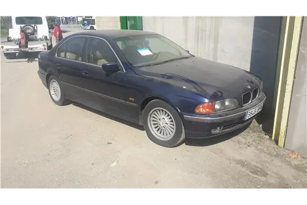bmw serie 5 berlina (e39) del año 2000
