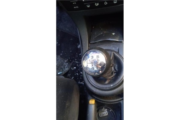 citroen c4 berlina del año 2006