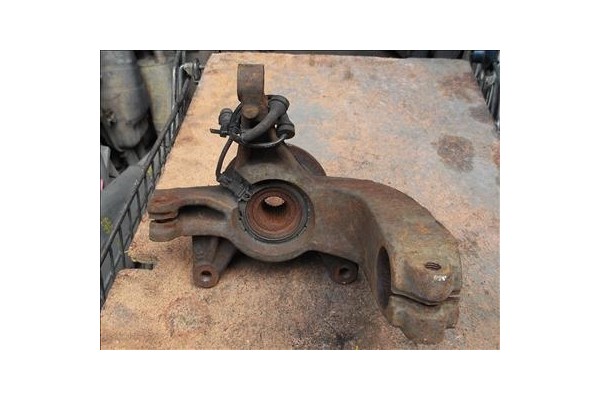 Recambio de mangueta delantero izquierda para renault megane ii (xmo) 1.9d dci 120cv referencia OEM IAM   