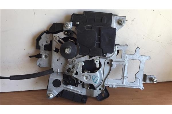 Recambio de cierre electromagnetico trasero derecho para kia carnival 2.9 crdi vgt active referencia OEM IAM   