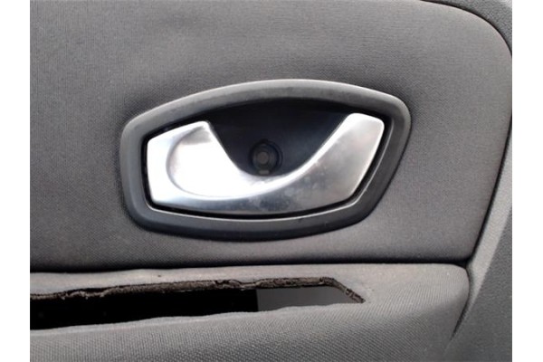 Recambio de guarnecido puerta delantero izquierda para renault grand scénic ii (jm0/1_) 1.9 dci (jm14) referencia OEM IAM 820079