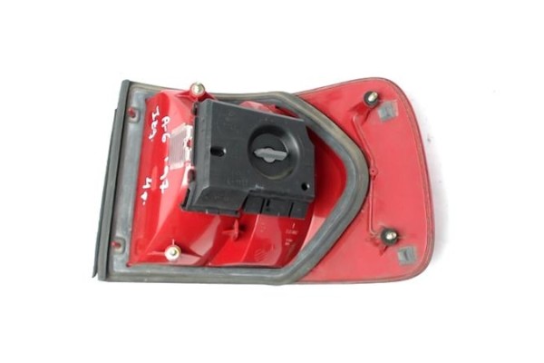 Recambio de piloto trasero izquierdo para audi a6 berlina (4b2) referencia OEM IAM 4A5945217A  
