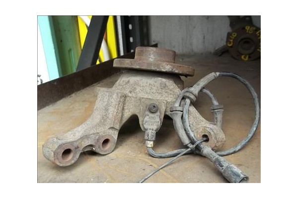 Recambio de mangueta delantero derecha para renault megane i (ba0/1_) 1.9 dci (ba05, ba1f) referencia OEM IAM   