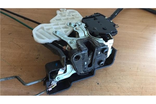 Recambio de cierre electromagnetico delantero izquierdo para kia carnival 2.9 crdi vgt active referencia OEM IAM 7I040005 KM5130