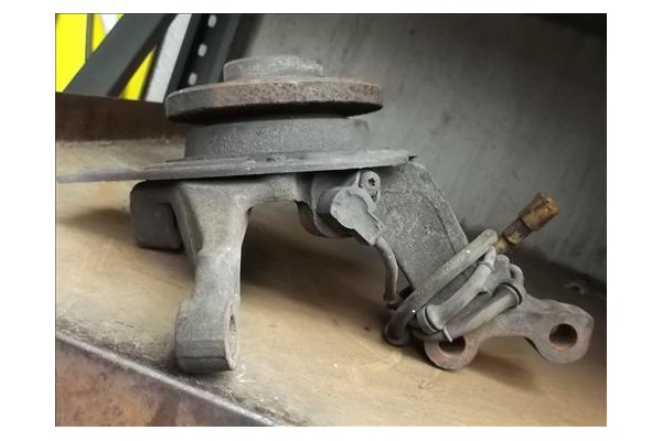 Recambio de mangueta delantero izquierda para renault safrane (b54) 2.5 dt referencia OEM IAM   